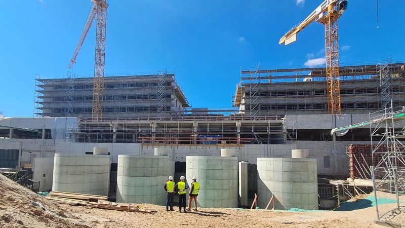 Baustelle mit vier Eisspeichern in Berlin-Adlershof. Hier entsteht aktuell das Technologiequartier, zu dem auch das Vorhaben FAE-R einen wichtigen Beitrag leistet.