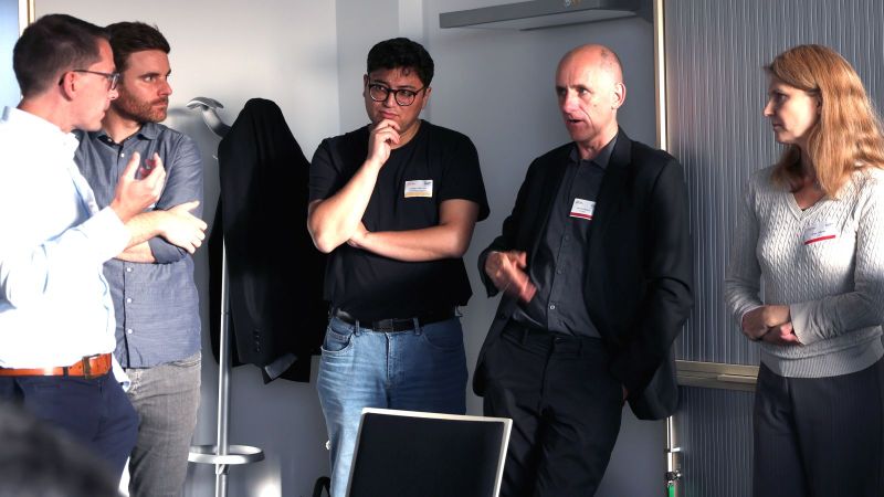 Bei den Veranstaltungen des Forschungsnetzwerks Windenergie diskutieren die Forschenden den aktuellen Forschungsbedarf.