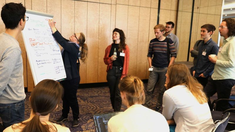 13 Themengruppen starteten 2025 ihre Zusammenarbeit im Forschungsnetzwerk Systemanalyse - was die Forschenden daraus ziehen konnten.