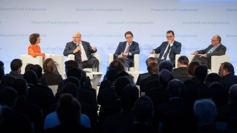 Bundeswirtschaftsminister Peter Altmaier, Bundesverkehrsminister Andreas Scheuer, Bundesentwicklungsminister Gerd Müller und der Parlamentarische Staatssekretär bei der Bundesministerin für Bildung und Forschung, Michael Meister 