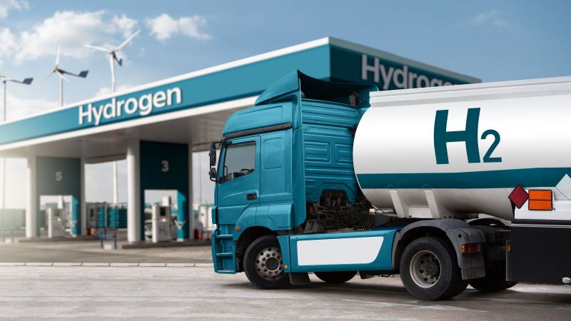 Wasserstoff-Lkw und Tankstelle