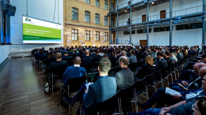 Mehrere hundert Expertinnen und Experten nahmen am 2. Kongress Energiewendebauen in Berlin teil.