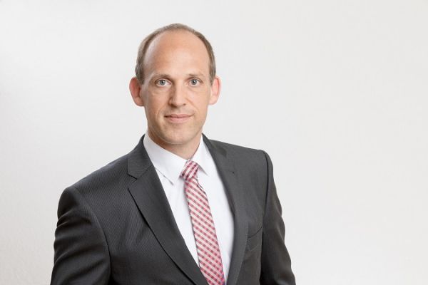 Porträt Thorsten Müller, wissenschaftlicher Leiter der Stiftung Umweltenergierecht Porträt Thorsten Müller, wissenschaftlicher Leiter der Stiftung Umweltenergierecht
