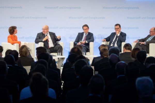 Bundeswirtschaftsminister Peter Altmaier, Bundesverkehrsminister Andreas Scheuer, Bundesentwicklungsminister Gerd Müller und der Parlamentarische Staatssekretär bei der Bundesministerin für Bildung und Forschung, Michael Meister Bundeswirtschaftsminister Peter Altmaier, Bundesverkehrsminister Andreas Scheuer, Bundesentwicklungsminister Gerd Müller und der Parlamentarische Staatssekretär bei der Bundesministerin für Bildung und Forschung, Michael Meister