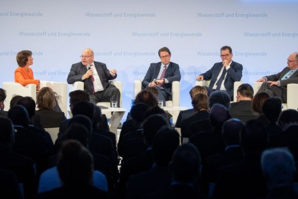 Bundeswirtschaftsminister Peter Altmaier, Bundesverkehrsminister Andreas Scheuer, Bundesentwicklungsminister Gerd Müller und der Parlamentarische Staatssekretär bei der Bundesministerin für Bildung und Forschung, Michael Meister 