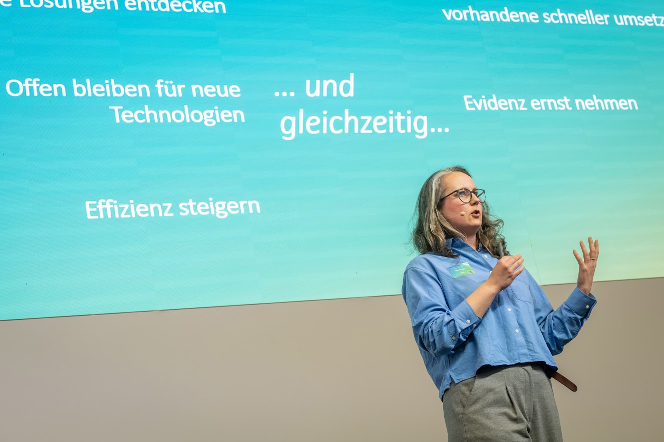 Dr. Heike Brugger (IREES) während ihrer Begrüßung.