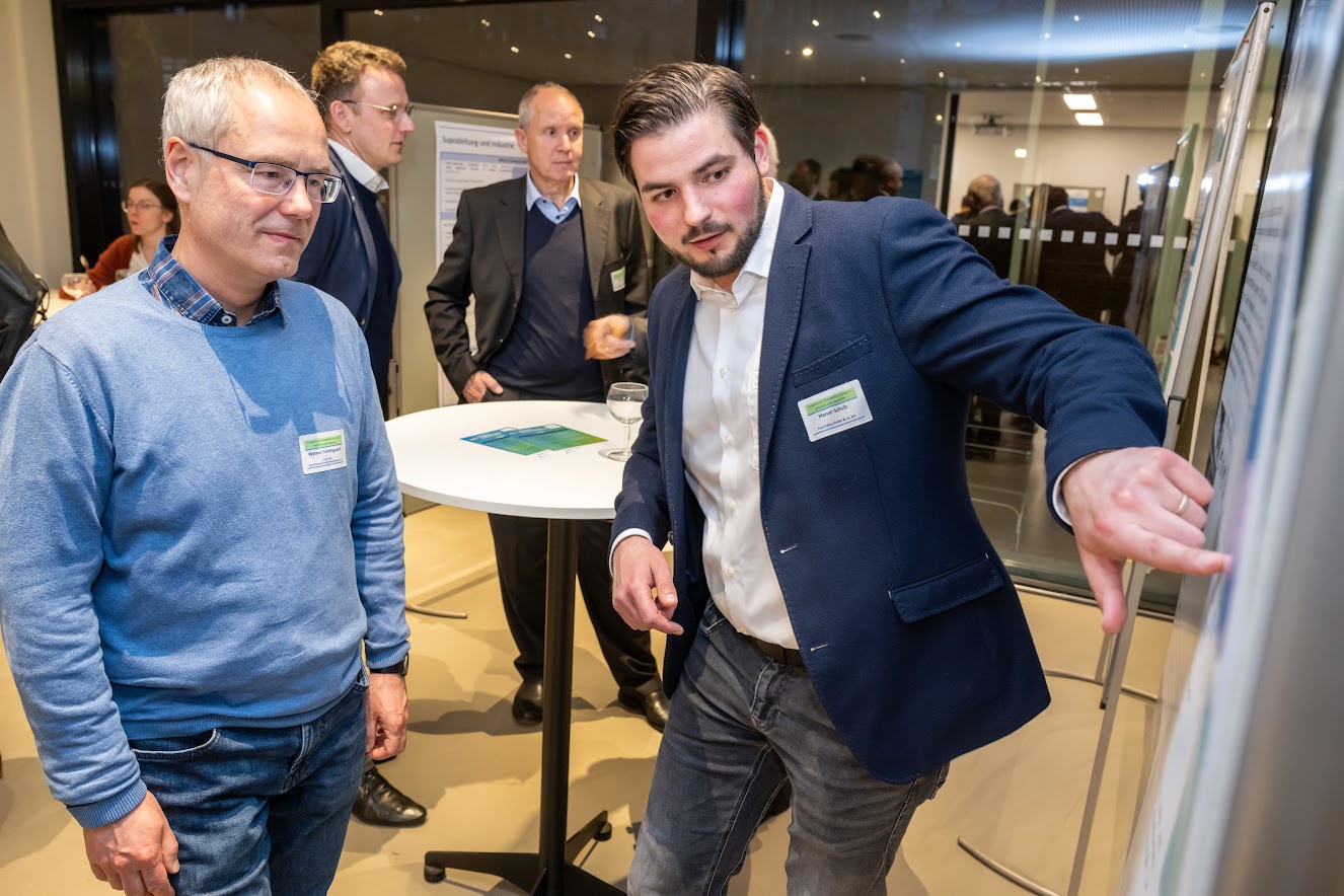 Lebhafte Diskussionen während der Poster-Ausstellung.