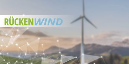 Der Titel Rückenwind steht auf einem Bild, das eine Windenergieanlage zeigt.