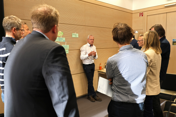 In den Arbeitsgruppen diskutierten die Teilnehmenden, welche konkreten Forschungsthemen zeitnah umgesetzt werden sollten.