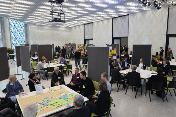 Thementische an Tag 2 der 2. Energieforschungskonferenz des BMWE