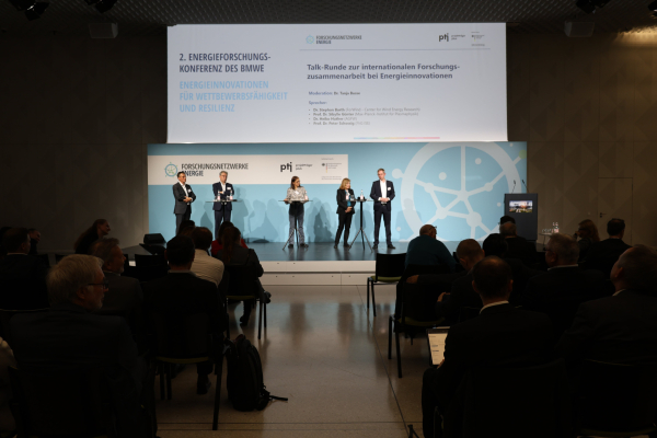 Talk-Runde zur internationalen Forschungszusammenarbeit bei Energieinnovationen