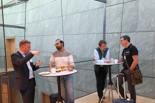 Personen im Gespräch