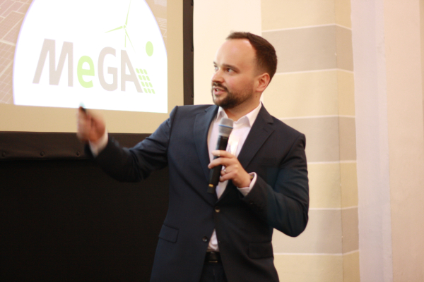 Bei seinem Impulsvortrag stellte Thomas Bertram (VIVAVIS AG) das Projekt  „MeGA - Messsysteme für Großerzeugungs-Anlagen