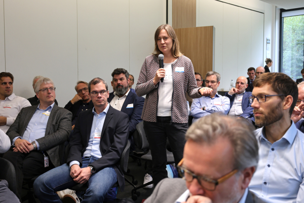 Das Plenum, hier Prof. Dr. Kerstin Avila von der Universität Oldenburg, nahm aktiv an den Diskussionen teil. 