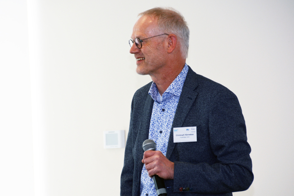 Dr. Christoph Hünnekes, Fachbereichsleiter Photovoltaik beim Projektträger Jülich, betonte in seinem Begrüßungswort die Bedeutsamkeit der Photovoltaikforschung.